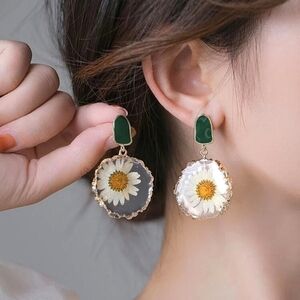 💖 2/$30 Pressed dried daisy flower gold hoop Hippie boho earrings cottagecore